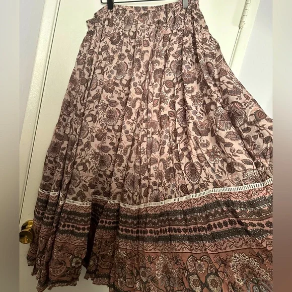 VAGARY TOP & SKIRT set size “M” fits sizes 14-26 - Picture 5 of 6